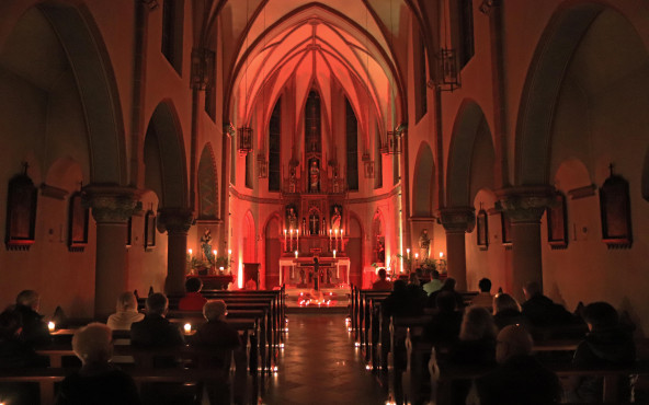 Farbenfrohe Akzente gesetzt: Erste Nacht der offenen Kirchen an Erft und Gillbach war Erfolg